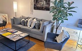 Hyde Park,3 Min Walk,Family Home! 2 Bedrooms & 2 Bathrooms Apartment! Fantastic Location